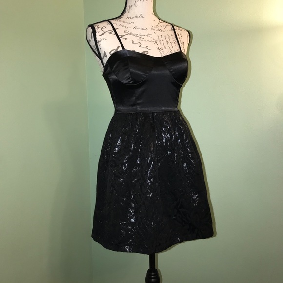 Cute black dress - Picture 2 of 8